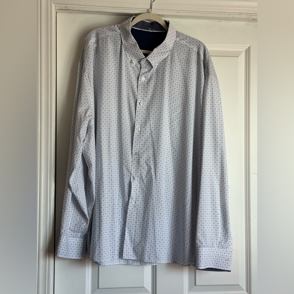 Source Unknown White and Navy Small Pattern Casual Button Down Shirt